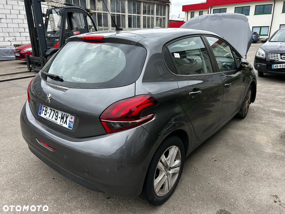 Peugeot 208 - 1