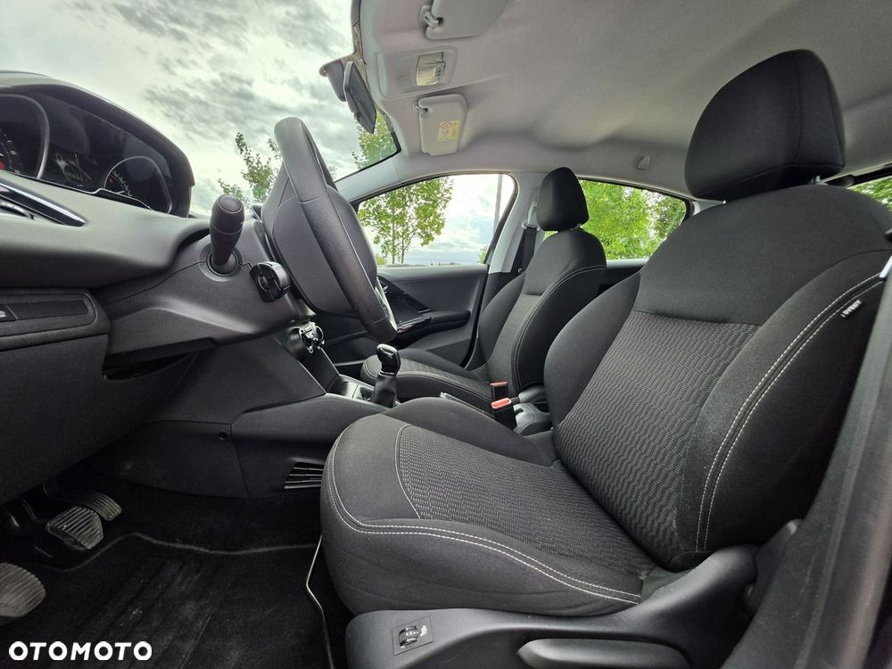 Peugeot 208 - 30