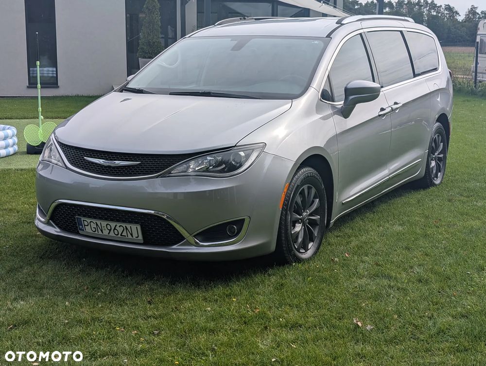 Chrysler Pacifica - 5