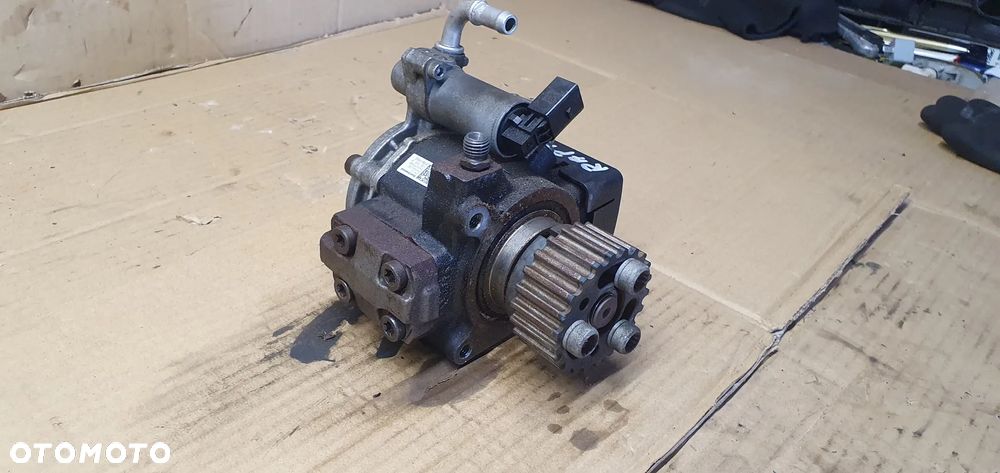 Pompa wtryskowa paliwa Skoda Rapid 1.6 TDI 03L130755AH - 4