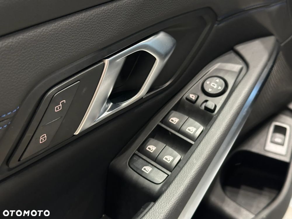 BMW Seria 3 330i xDrive M Sport sport - 19