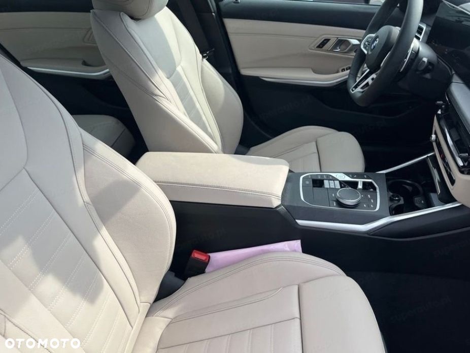 BMW Seria 3 320i xDrive M Sport - 12