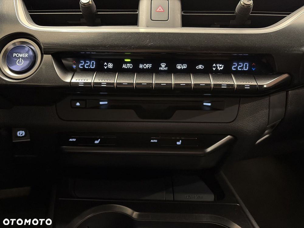 Lexus UX - 18