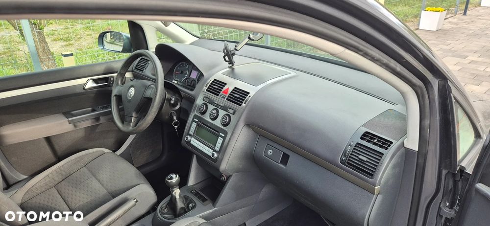 Volkswagen Touran - 12