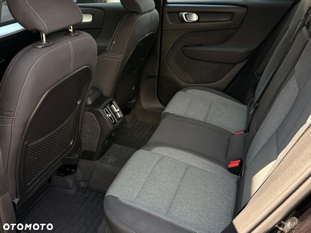 Volvo XC 40 B3 Plus Dark - 25