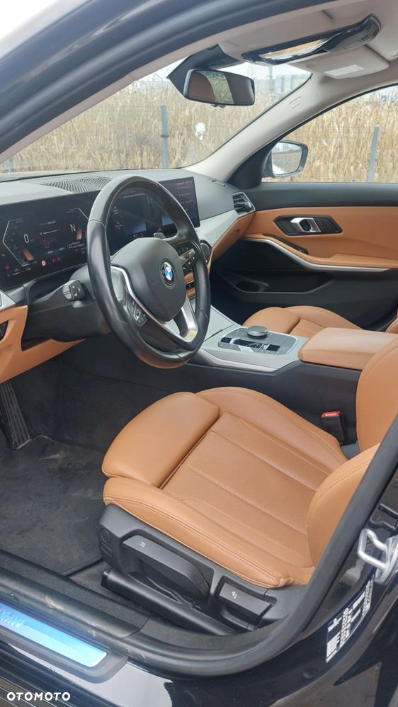 BMW Seria 3 318d mHEV - 14