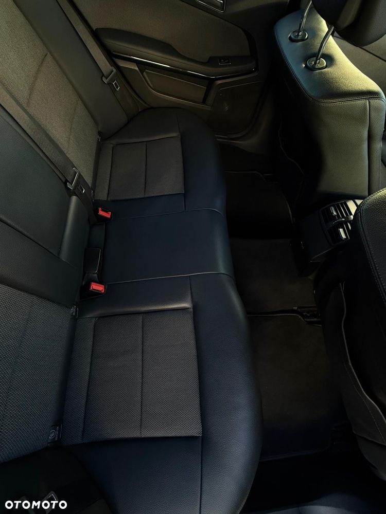 Mercedes-Benz Klasa E 220 CDI DPF BlueEFFICIENCY Automatik Avantgarde - 3