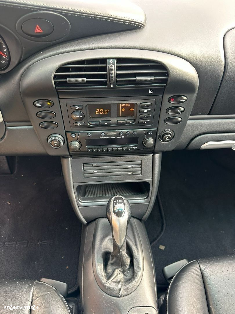 Porsche 911 (996) Carrera - 13