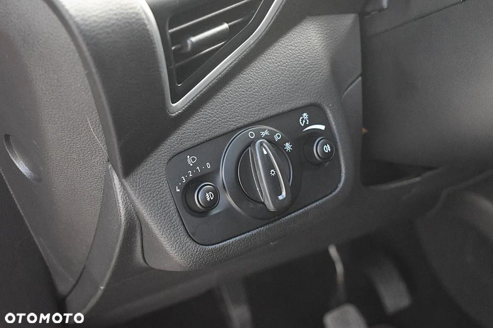 Ford Kuga 2.0 TDCi 2x4 Titanium - 30