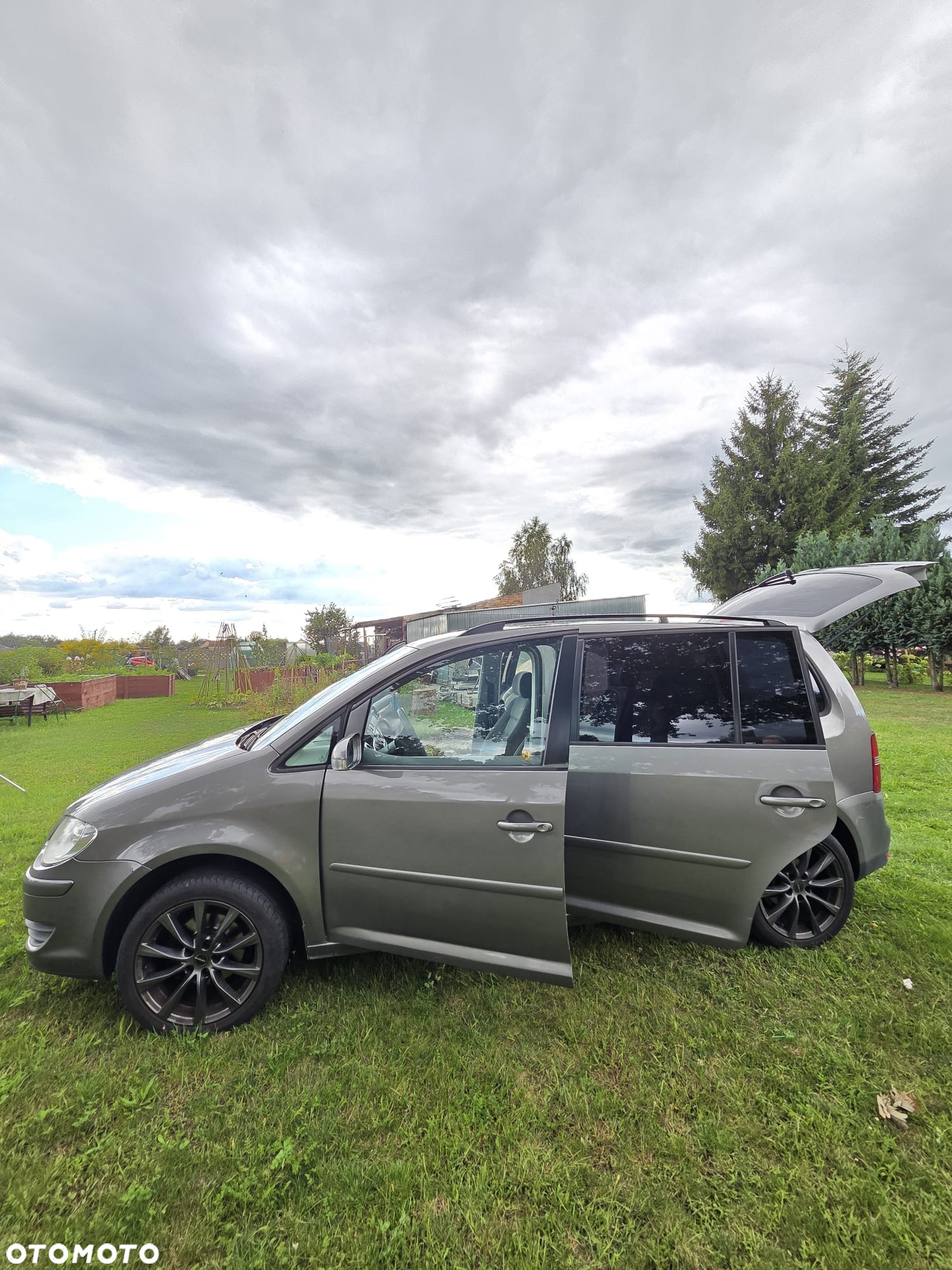 Volkswagen Touran - 4