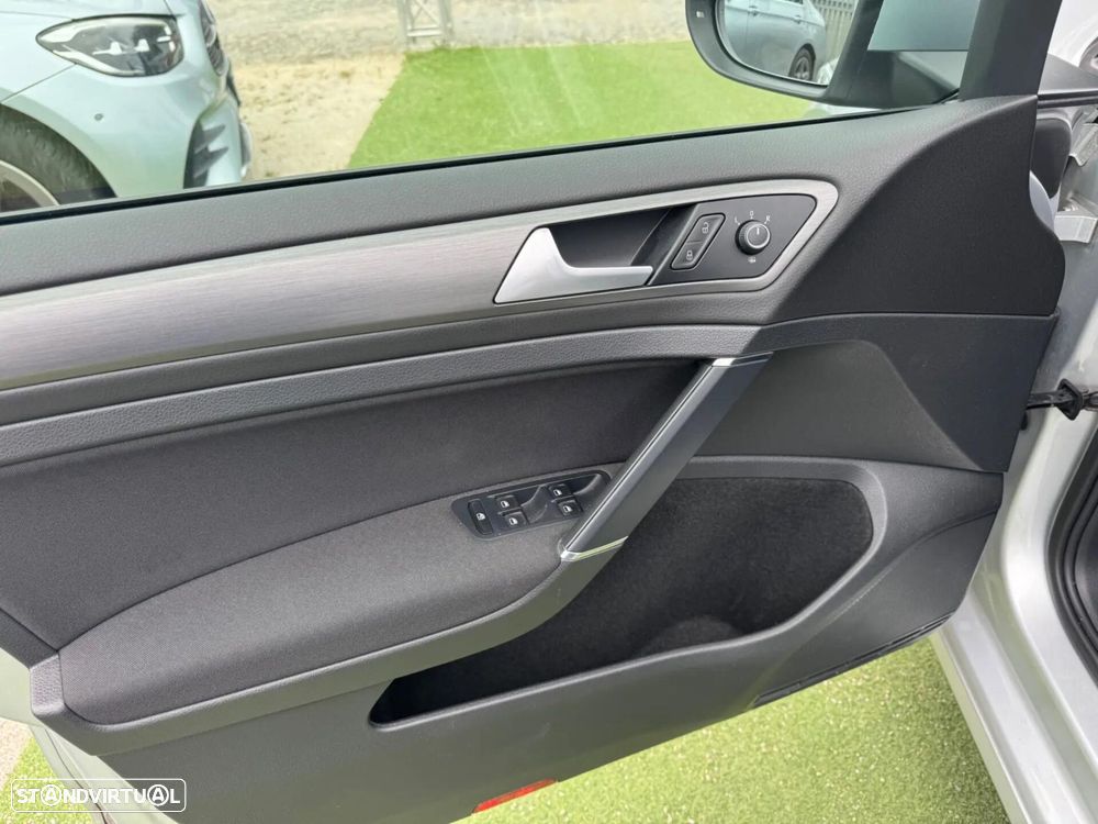 VW Golf Variant 1.6 TDi Highline DSG - 35
