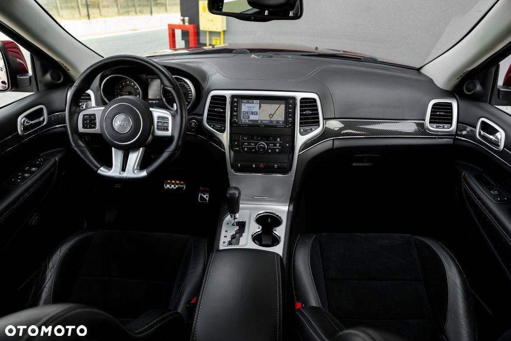 Jeep Grand Cherokee SRT8 - 29