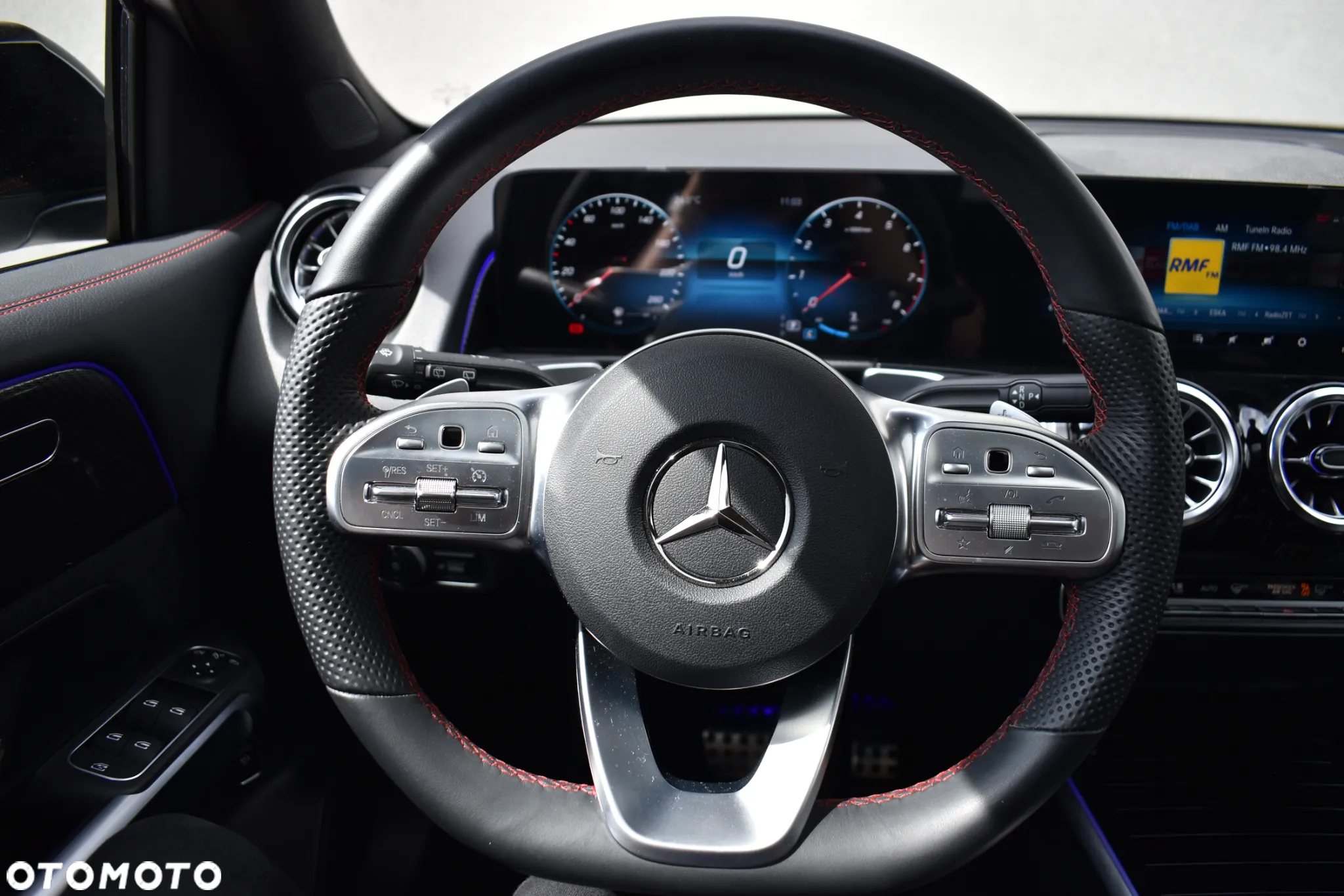 Mercedes-Benz GLB 200 4-Matic AMG Line 8G-DCT - 17