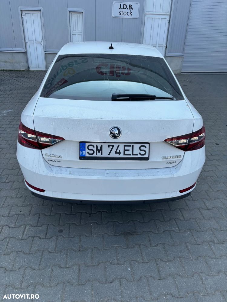 Skoda Superb 2.0 TDI 4X4 Ambition - 14