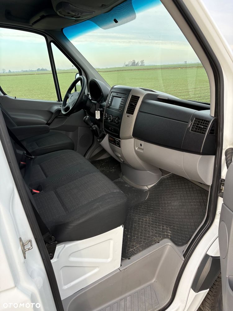 Mercedes-Benz Sprinter - 14