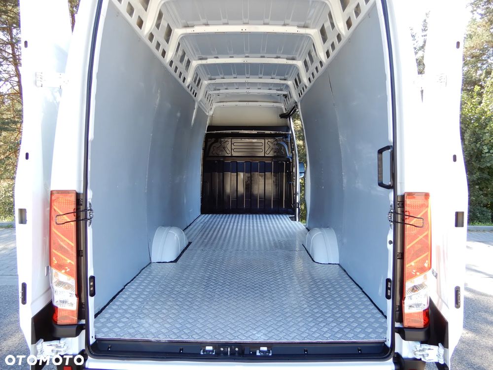 Iveco Daily 35S18 3.0 HPI 180 KM POWER Furgon Blaszak XXL 4.70 CM MAXI LONG Wysokość H3 2150 mm WZMACNIANE ZAWIESZENIE 1024 Kg Ładowność HAK 3500 Kg 50 Tys Km ASO Serwis Stan NOWY UNIKAT OKAZJA - 19
