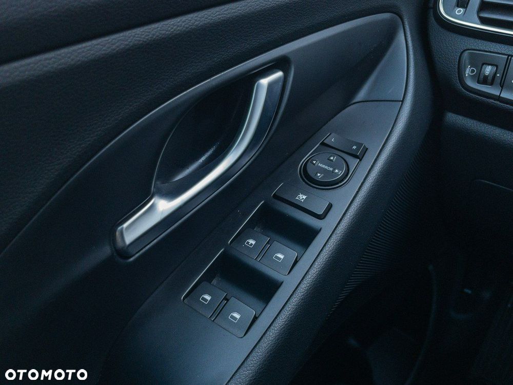 Hyundai i30 1.5 DPI Classic + - 15