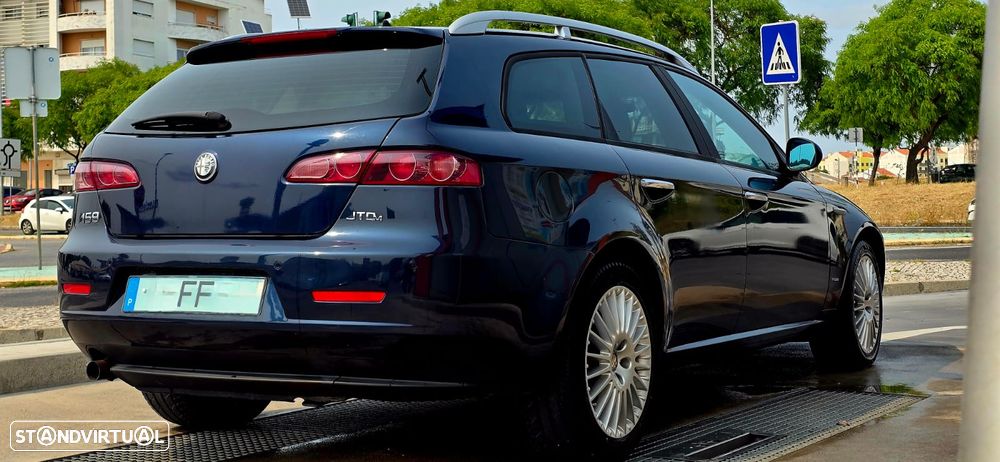 Alfa Romeo 159 Sportwagon 1.9 JTDm 16V Sportiva - 4
