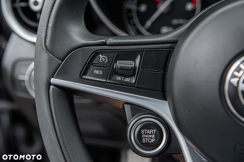 Alfa Romeo Giulia 2.2 Super - 16