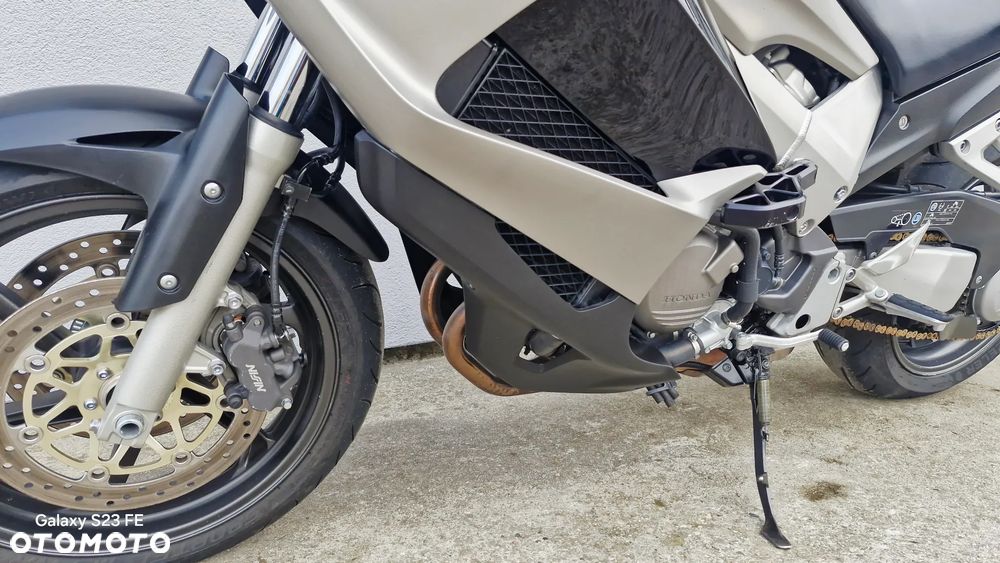 Honda VFR - 16