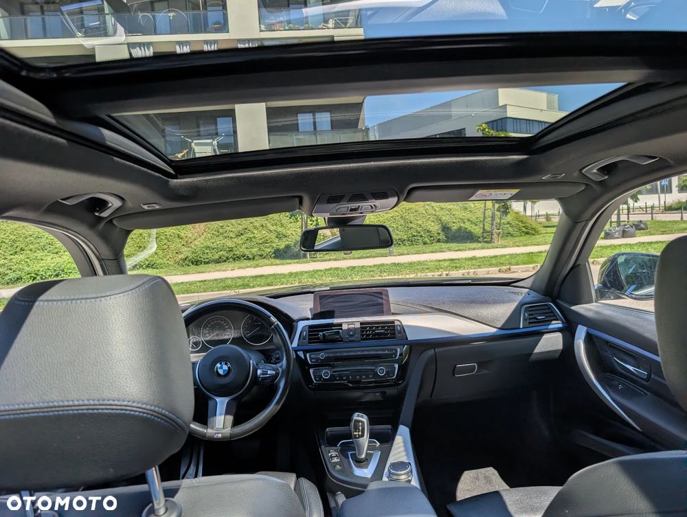 BMW Seria 3 320i xDrive M Sport Shadow sport - 16