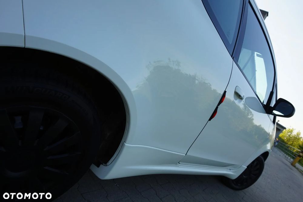 Mitsubishi Colt - 17