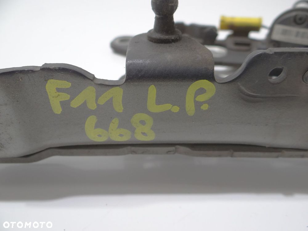 ZAWIAS MASKI NABÓJ LEWY PRZÓD BMW F11 7249887 668 - 3