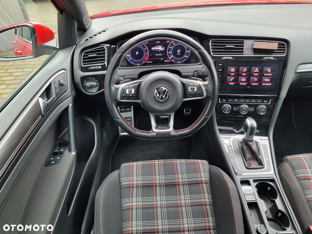 Volkswagen Golf - 10