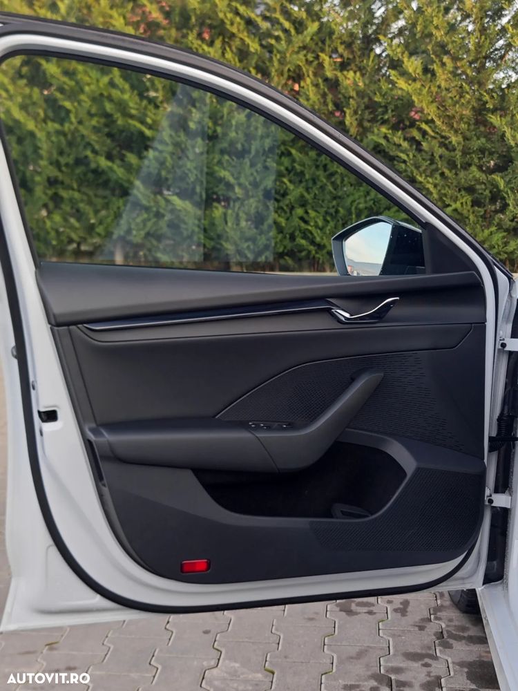 Skoda Octavia 2.0 TDI DSG Sportline - 24