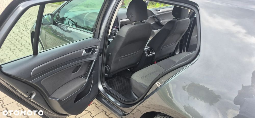 Volkswagen Golf - 6