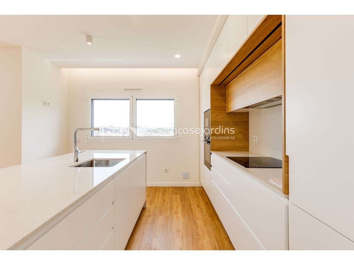Moradia T4+1 de Arquitetura Moderna em Leiria – Conforto, Elegância... - Grande imagem: 3/37