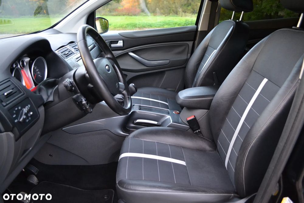 Ford Kuga 2.5 4x4 Titanium - 20