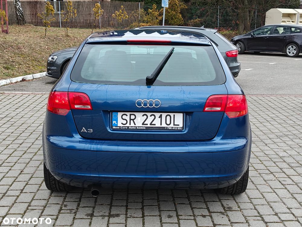 Audi A3 Sportback 1.6 FSI Attraction - 12