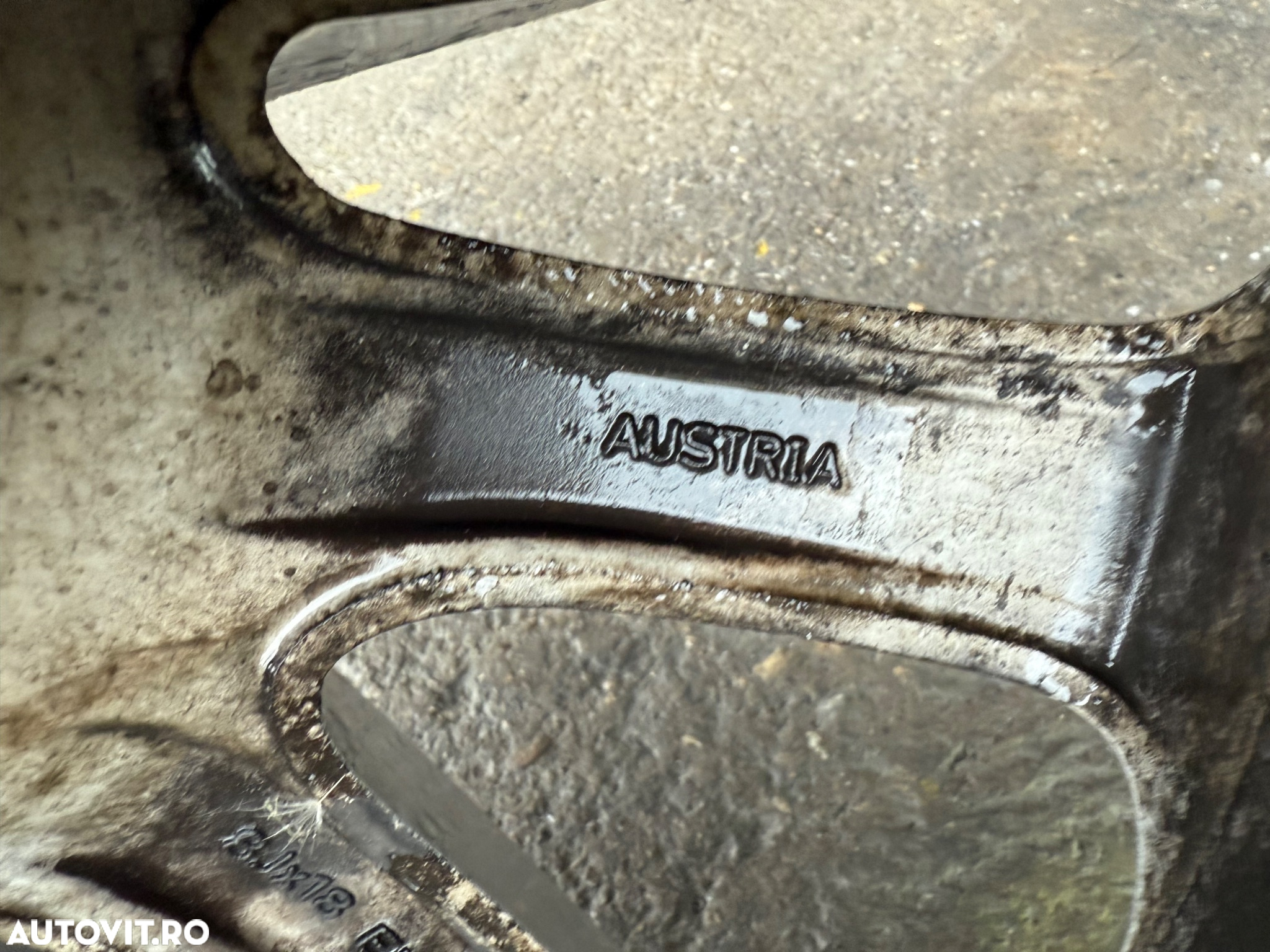 Vând jantă roată completă cu anvelopă 245 45 R18 style 328 R18 originală BMW Janta aliaj usor - V-Spoke 328 - Argintiu (Silver) - 8Jx18 ET:30 - BMW Seria 5 F10 F11, Seria 6 F06 F12 F13 - 6