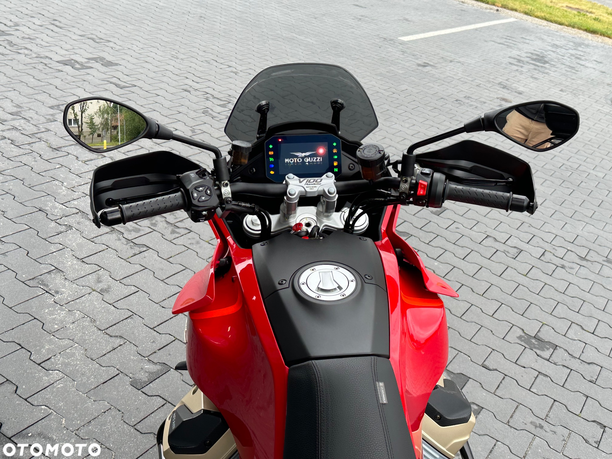 Moto Guzzi V100 Mandello - 23
