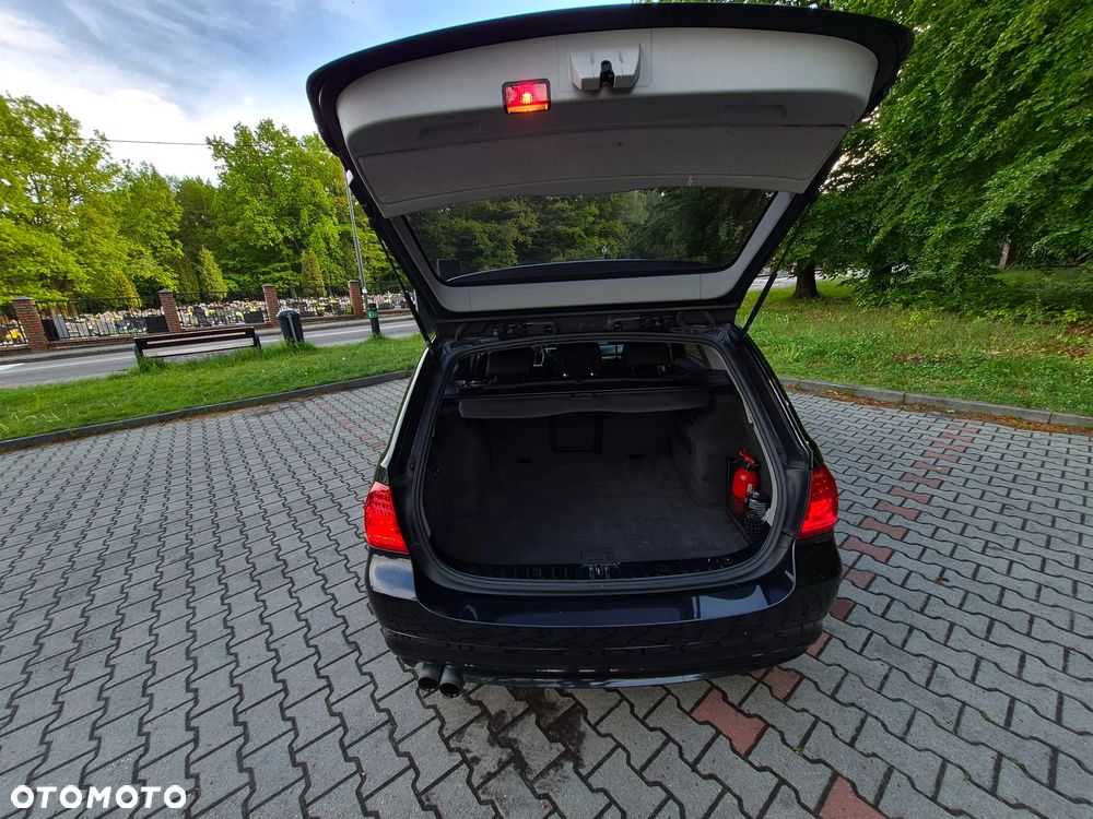BMW Seria 3 325i xDrive - 3