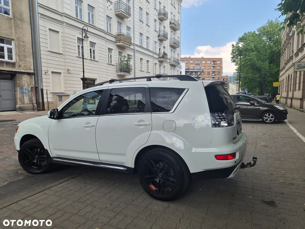 Mitsubishi Outlander 2.2 DI-D 4WD TC-SST Intense - 18