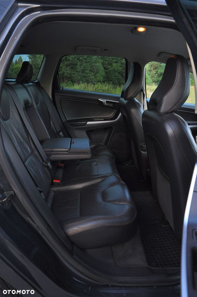 Volvo XC 60 2.4D AWD Momentum - 24