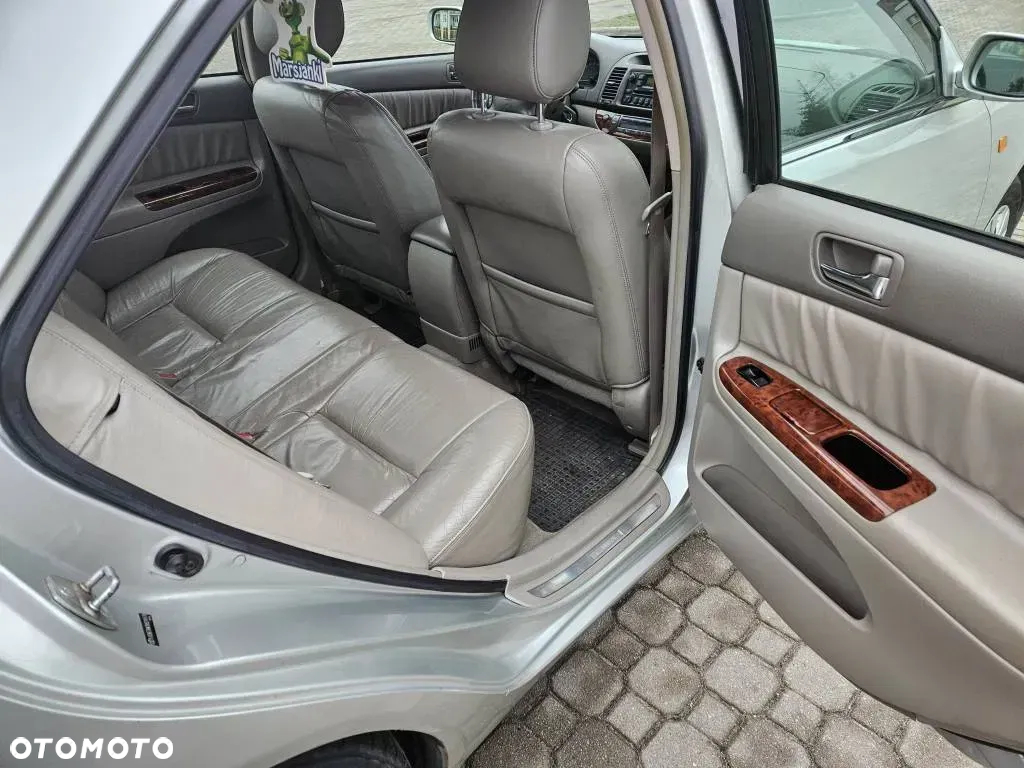 Toyota Camry 2.4 VVT-i - 8