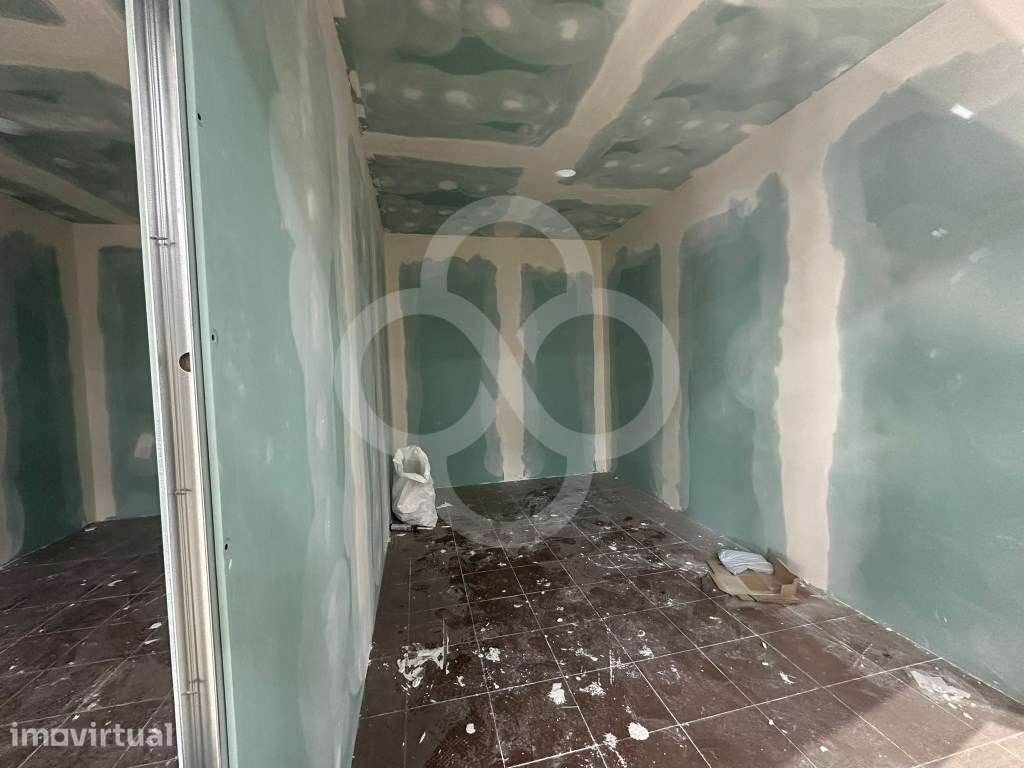Loja ou escritório no Centro Comercial das Pedralvas em Benfica Lisboa - Grande imagem: 3/18