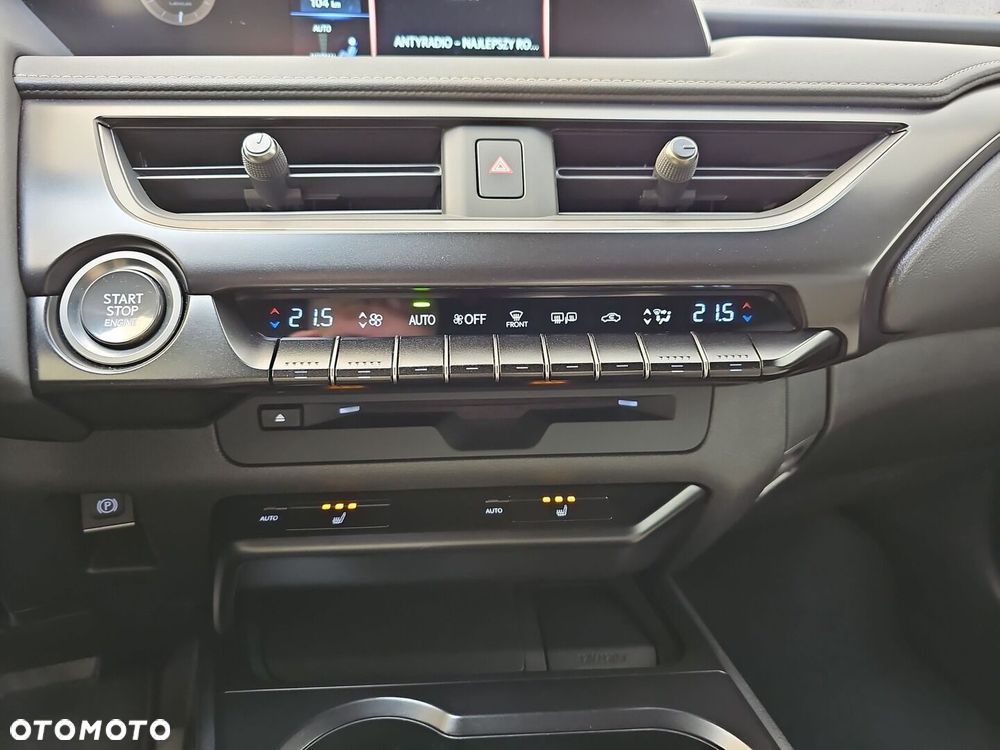 Lexus UX - 16