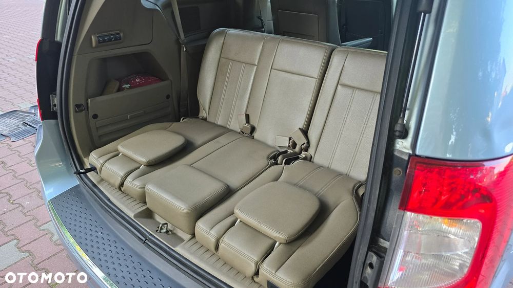 Chrysler Town & Country 3.6 Limited - 10