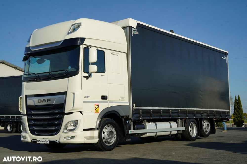 DAF XF 530 / 6X2 / CAMION RIGID / CAROSERIE CU PRELATĂ (CURTAINSIDER) - 7,75 M / PLAFON RIDICABIL / AXĂ RIDICABILĂ / EURO 6 - 4