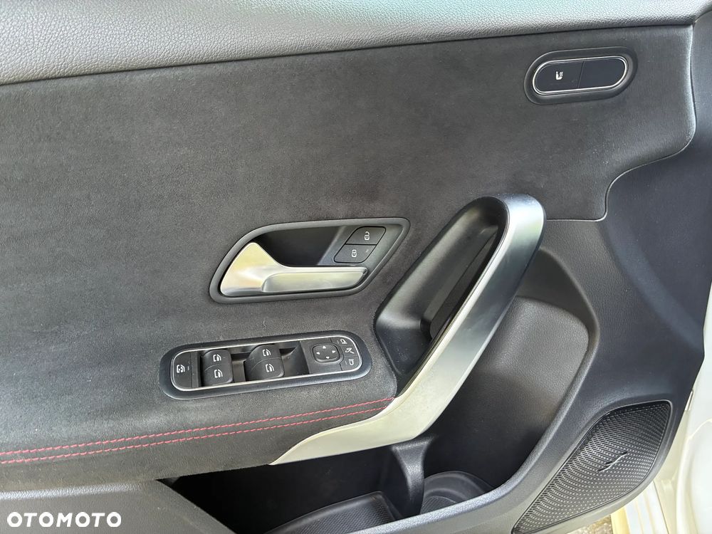 Mercedes-Benz Klasa A 250 AMG Line 7G-DCT - 27