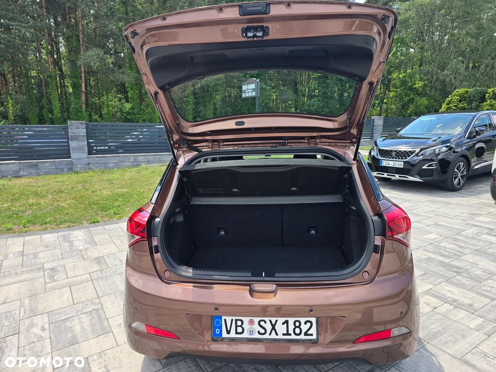 Hyundai i20 1.2 Fifa World Cup Edition - 21