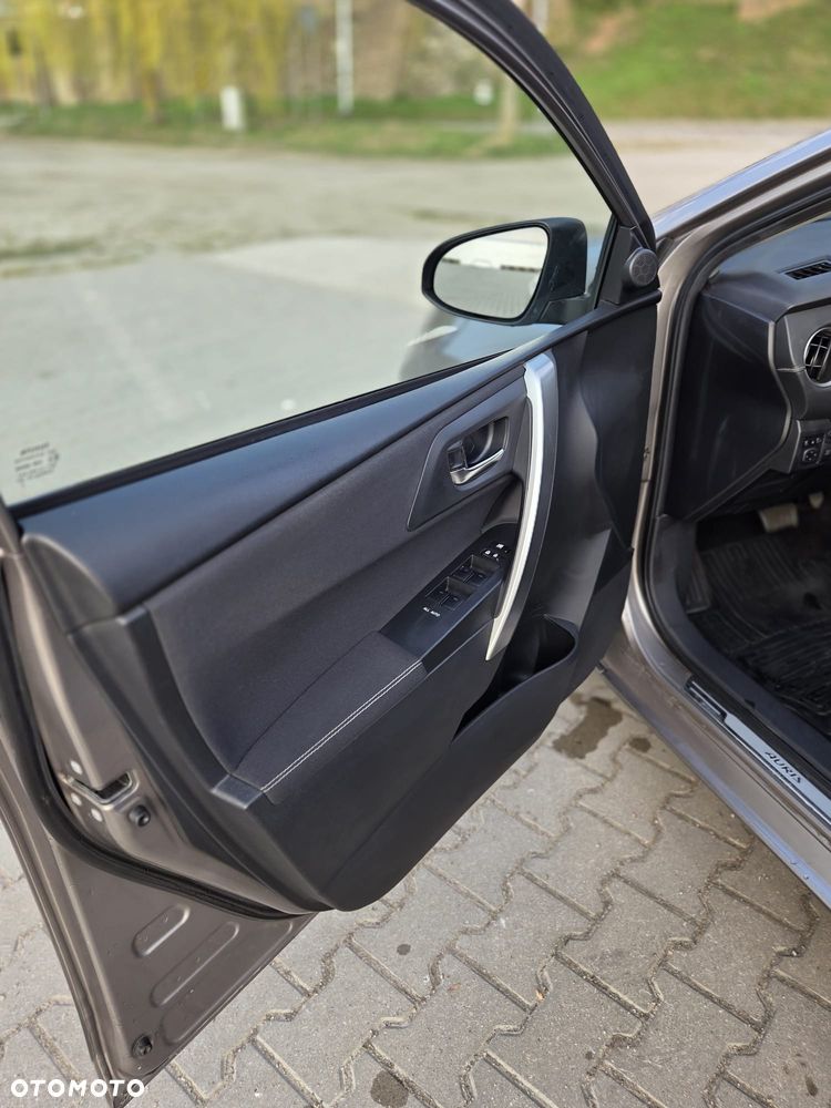 Toyota Auris 1.6 Prestige MS - 9