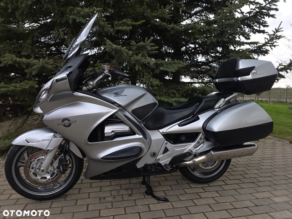 Honda ST - 40
