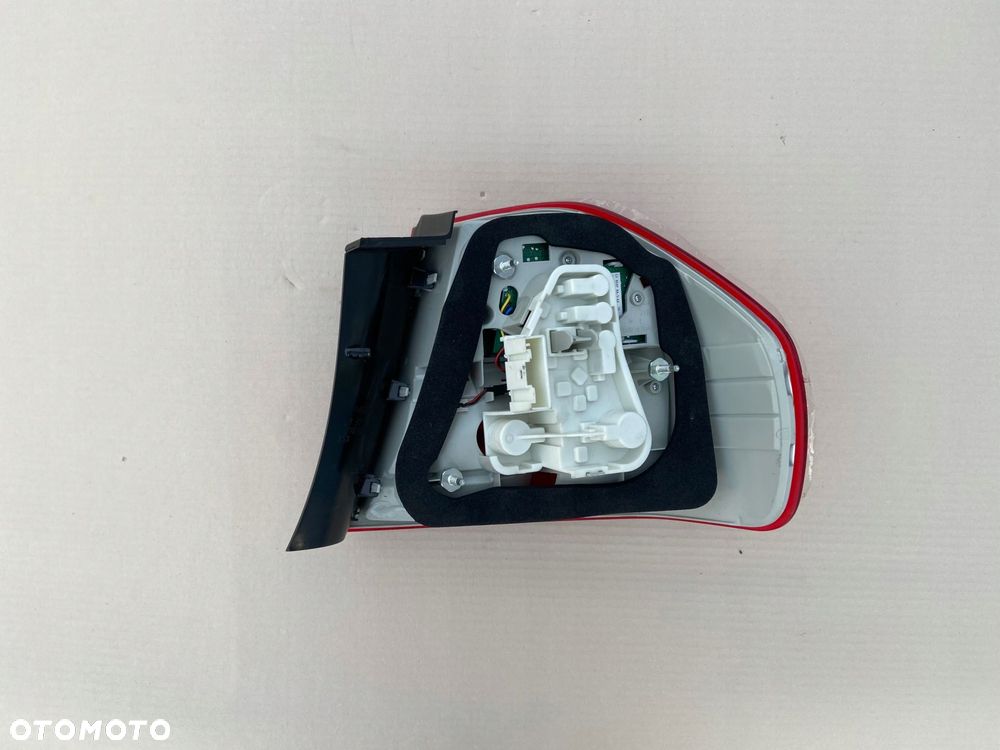 LAMPA LEWY LEWA TYŁ TYLNA W BŁOTNIK BMW E90 LIFT LCI 7289425 LED LCI - 13