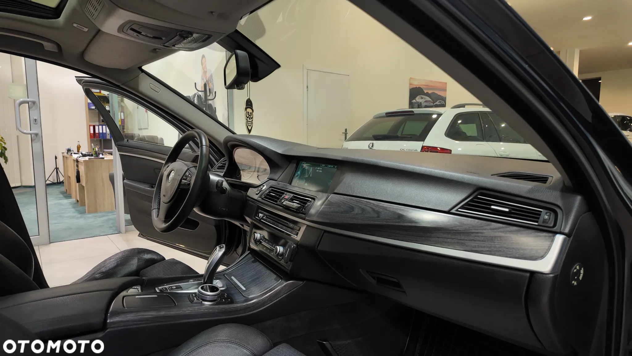 BMW Seria 5 520d - 25