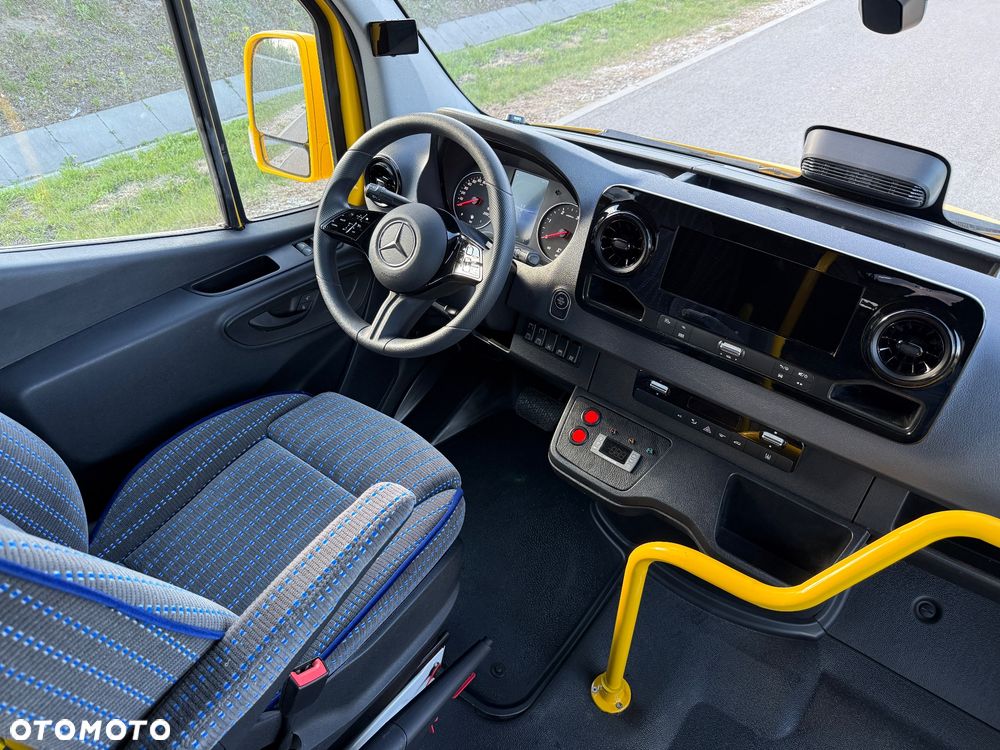 Mercedes-Benz Sprinter 517 - 22